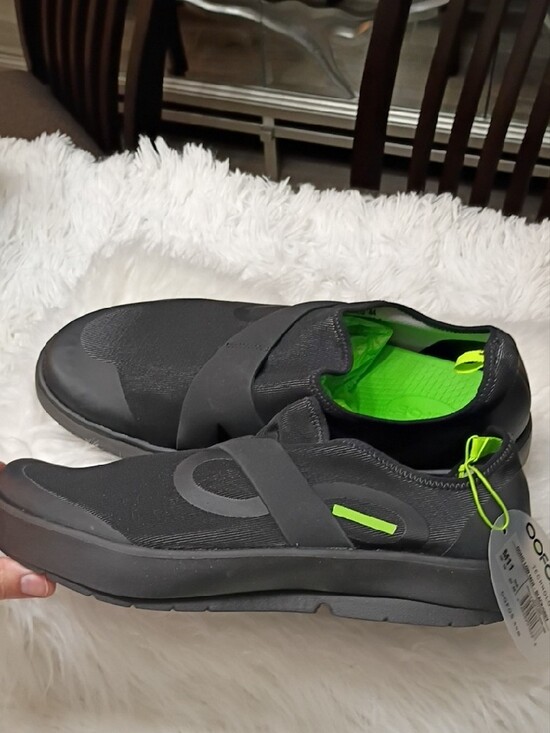 OOFOS OOmg Low Shoes Mens Black Slip-On Recovery Loafers with Lime Green Accents main image 8
